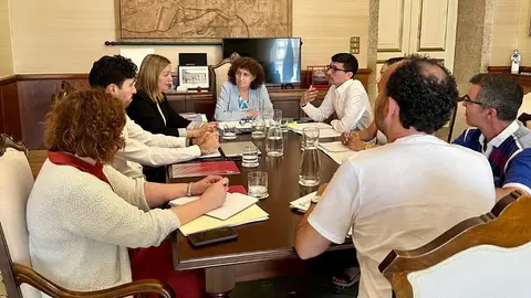 Padrón estudiará el modelo de Santiago para "garantizar la convivencia entre turismo y habitabilidad" en el municipio Padrón estudiará el modelo de Santiago para "garantizar la convivencia entre turismo y habitabilidad" en el municipio