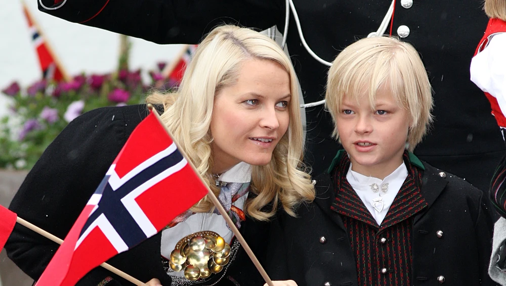 Marius Borg Høiby y su madre la princesa Mette-Marit Marius Borg Høiby y su madre la princesa Mette-Marit