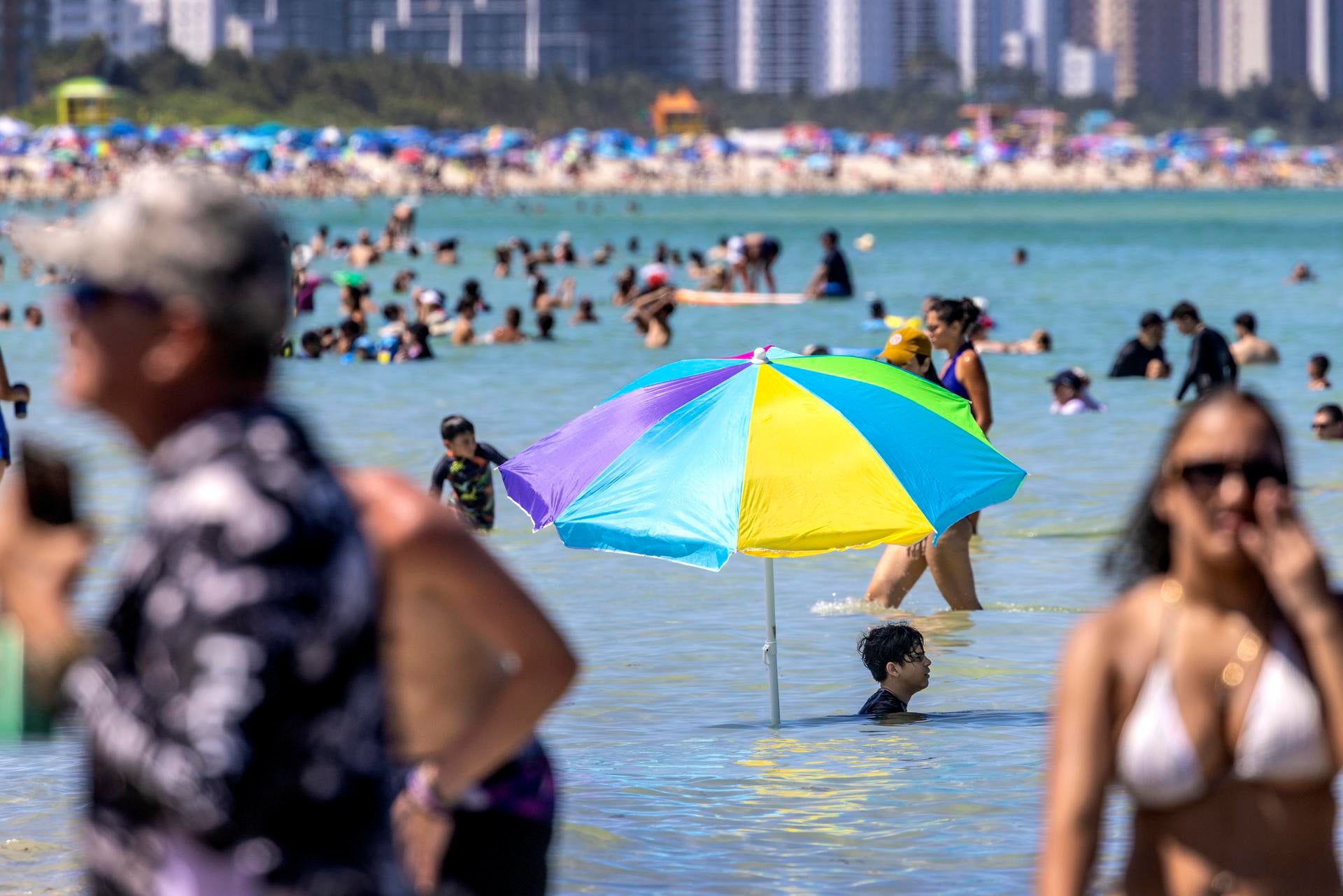 Alerta por una bacteria carnívora presente en el agua del mar: suben a ocho las muertes en EEUU Alerta por una bacteria carnívora presente en el agua del mar: suben a ocho las muertes en EEUU