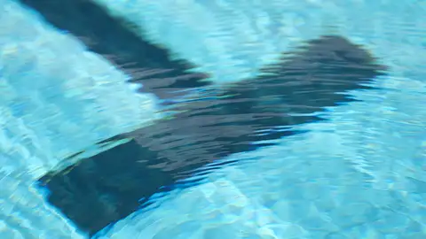 Una niña de tres años muere ahogada en una piscina en Málaga Una niña de tres años muere ahogada en una piscina en Málaga