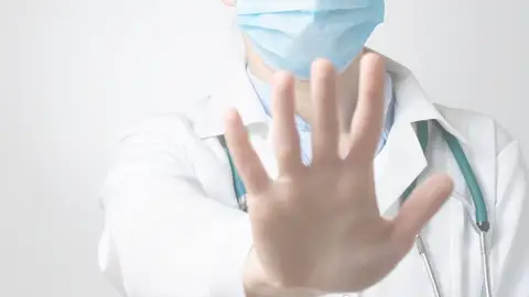 El Colegio de Médicos lamenta la agresión hacia una doctora en Ciudad Real El Colegio de Médicos lamenta la agresión hacia una doctora en Ciudad Real