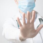 El Colegio de Médicos lamenta la agresión hacia una doctora en Ciudad Real