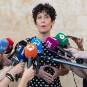 La ministra de Inclusión, Seguridad Social y Migraciones, Elma Saiz, atiende a los medios a su salida de la reunión con el Observatorio contra el Racismo y la Xenofobia tras los sucesos de Torre Pacheco, en la sede del Ministerio, a 24 de julio de 2025, e - Eduardo Parra - Europa Press