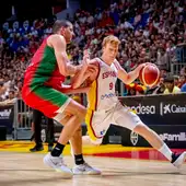 Primer amistoso de preparación para el Eurobasket con derrota para la selección española que, a pesar de llegar a tener una ventaja de 18 puntos terminó cayendo ante Portugal por 76 a 74 Primer amistoso de preparación para el Eurobasket con derrota para la selección española que, a pesar de llegar a tener una ventaja de 18 puntos terminó cayendo ante Portugal por 76 a 74