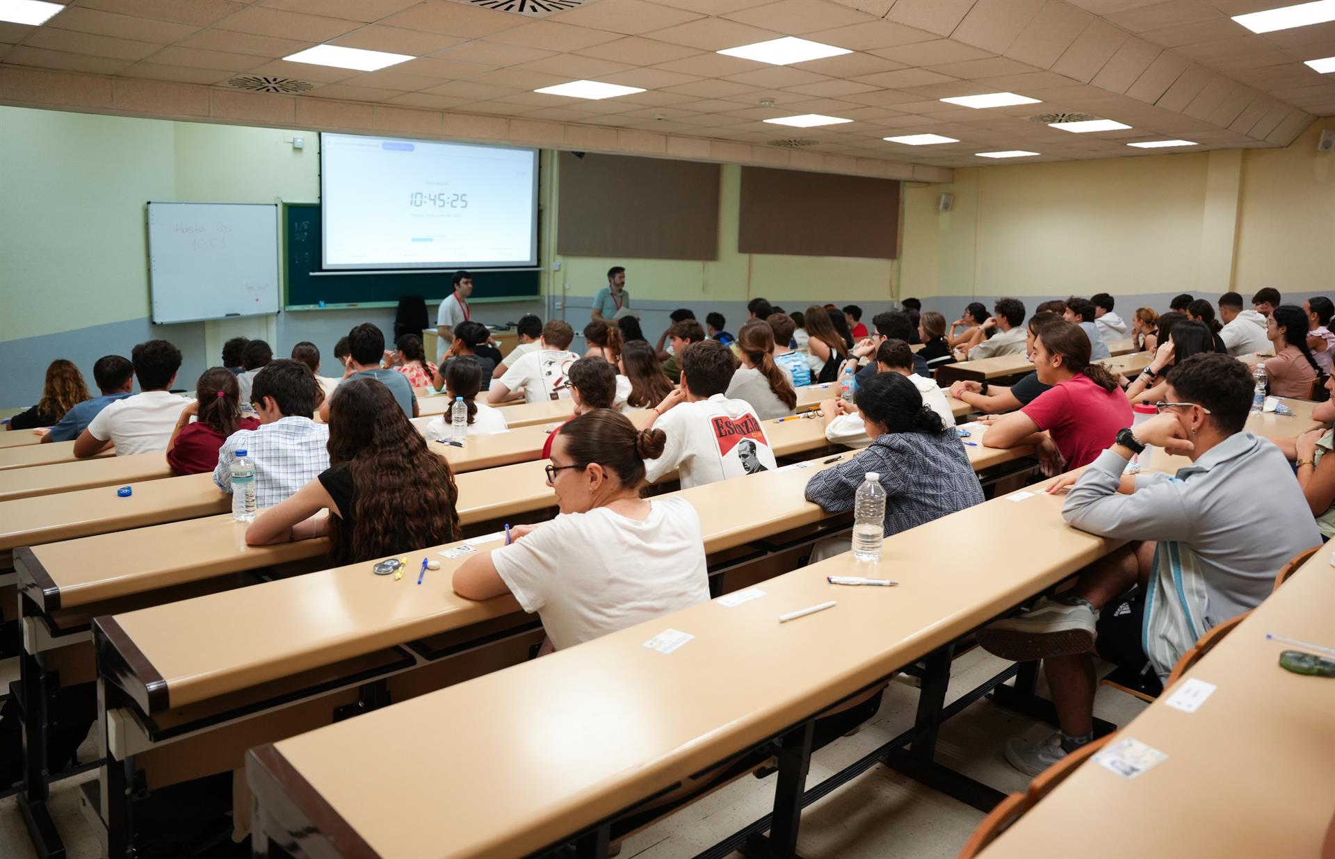 Más de 340 jóvenes vulnerables estudian la carrera que quieren gracias al 1% de plazas reservadas para el colectivo Más de 340 jóvenes vulnerables estudian la carrera que quieren gracias al 1% de plazas reservadas para el colectivo
