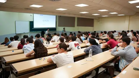 Archivo - Imágenes de la primera jornada de la Prueba de Acceso a la Universidad en Andalucía en la Facultad de Medicina. - MARÍA JOSÉ LÓPEZ / EUROPA PRESS - Archivo Archivo - Imágenes de la primera jornada de la Prueba de Acceso a la Universidad en Andalucía en la Facultad de Medicina. - MARÍA JOSÉ LÓPEZ / EUROPA PRESS - Archivo