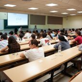 Archivo - Imágenes de la primera jornada de la Prueba de Acceso a la Universidad en Andalucía en la Facultad de Medicina. - MARÍA JOSÉ LÓPEZ / EUROPA PRESS - Archivo