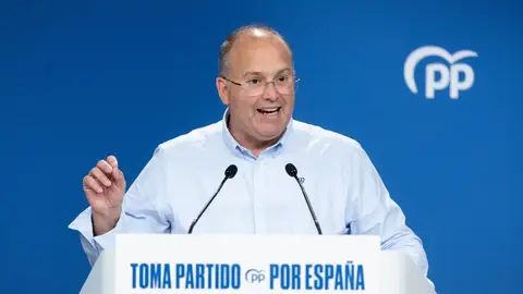 El PP exige al Gobierno que explique cómo va a realizar el reparto de los menores y advierte: "Estaremos muy vigilantes" El PP exige al Gobierno que explique cómo va a realizar el reparto de los menores y advierte: "Estaremos muy vigilantes"