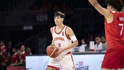 6-8-2025 Andy Huelves, jugador asturiano de baloncesto campe&oacute;n de Europa U-18