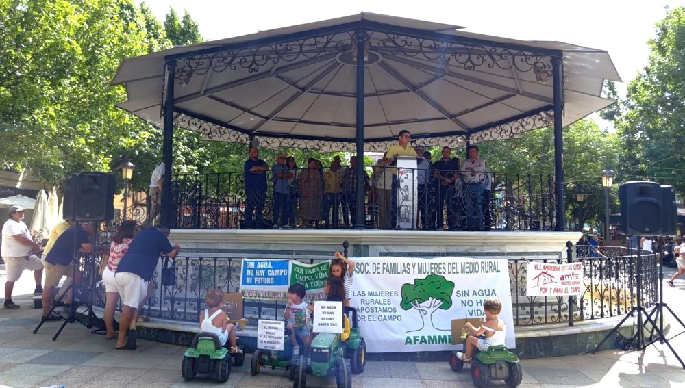 Lectura del manifiesto en Villarrubia de los Ojos Lectura del manifiesto en Villarrubia de los Ojos