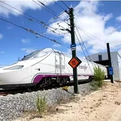 El tren de Madrid a Almería deja tiradas a 186 personas durante tres horas en la provincia de Granada El tren de Madrid a Almería deja tiradas a 186 personas durante tres horas en la provincia de Granada