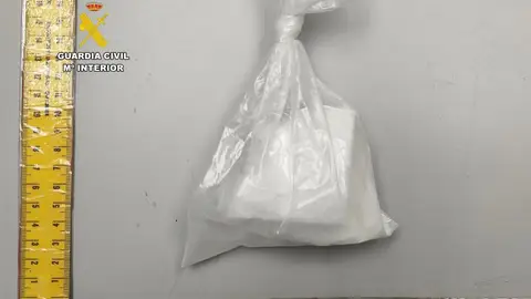 Detenido cuando conducía por la A-66 en provincia de Cáceres con el carné retirado y con 1.500 dosis de cocaína Detenido cuando conducía por la A-66 en provincia de Cáceres con el carné retirado y con 1.500 dosis de cocaína