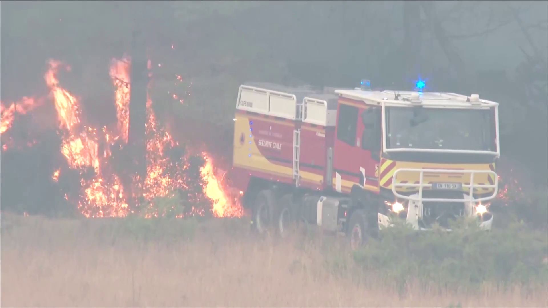 Francia se enfrenta a su peor incendio desde 1949: estabilizado un fuego que ha quemado 16.000 hectáreas Francia se enfrenta a su peor incendio desde 1949: estabilizado un fuego que ha quemado 16.000 hectáreas