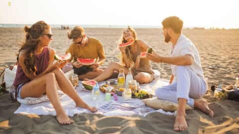 &iquest;Te gusta comer en la playa? Tony P&eacute;rez te cuenta qu&eacute; alimentos son los m&aacute;s adecuados para llevar a la playa