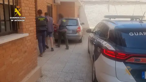 Uno de los detenidos por la Guardia Civil Uno de los detenidos por la Guardia Civil