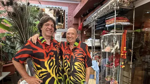 El valenciano Francis Montesinos ha diseñado una camisa edición limitada por el 30 aniversario del Rototom El valenciano Francis Montesinos ha diseñado una camisa edición limitada por el 30 aniversario del Rototom