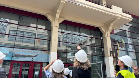 La concejala y alcaldesa en funciones, Julia Climent, en su visita a las obras de rehabilitación del complejo de Abastos. La concejala y alcaldesa en funciones, Julia Climent, en su visita a las obras de rehabilitación del complejo de Abastos.
