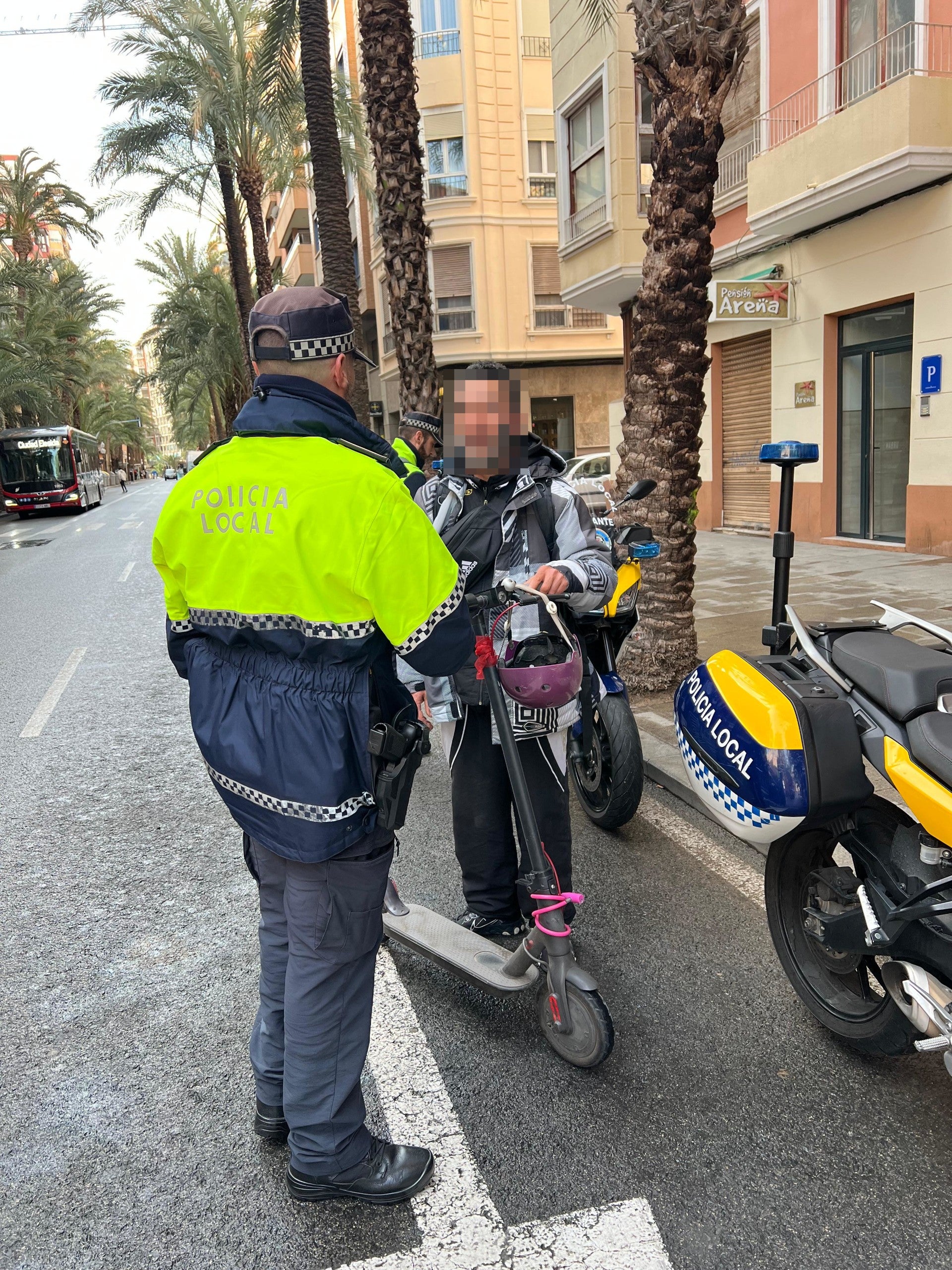 Ya son más de 2.500 denuncias por incumplimientos en el uso de patinetes en Alicante Ya son más de 2.500 denuncias por incumplimientos en el uso de patinetes en Alicante
