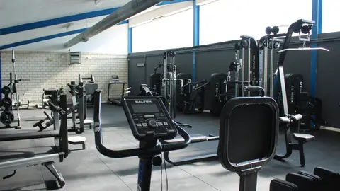 El Ayuntamiento abre la sala de musculación de las pistas de atletismo El Ayuntamiento abre la sala de musculación de las pistas de atletismo