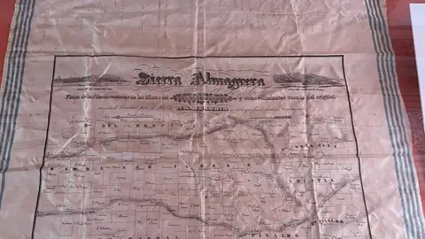 Donan al Ayuntamiento de Cuevas del Almanzora un plano minero del siglo XIX impreso en un pañuelo de seda Donan al Ayuntamiento de Cuevas del Almanzora un plano minero del siglo XIX impreso en un pañuelo de seda