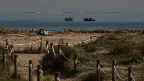 Archivo - Barcas en la playa de El Saler tras el paso de la DANA. ARCHIVO. - Archivo - Barcas en la playa de El Saler tras el paso de la DANA. ARCHIVO. -