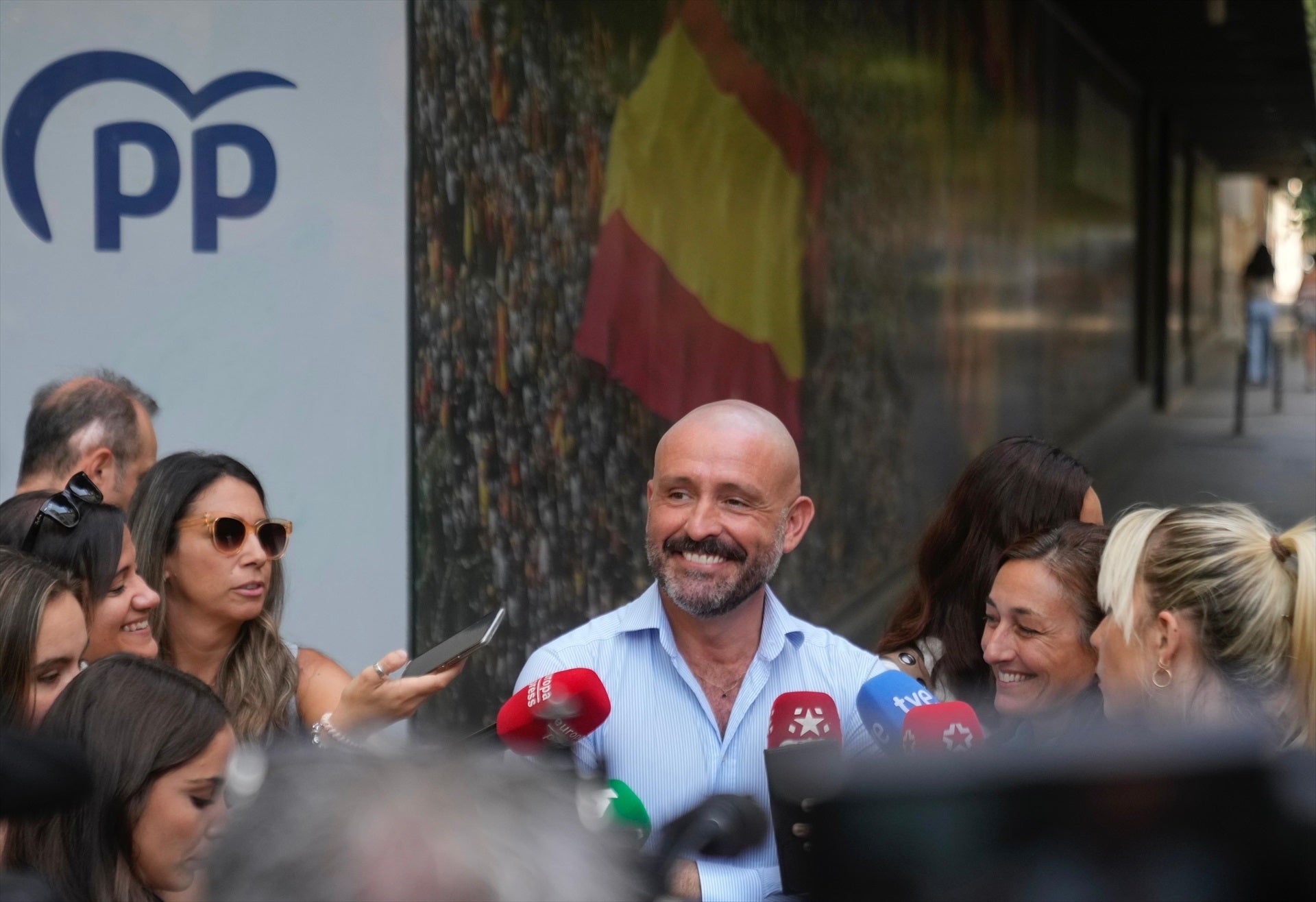 El PP se desmarca de Vox tras el "lío" de Jumilla: "Nunca vamos a señalar a nadie por lo que crea o por lo que rece" El PP se desmarca de Vox tras el "lío" de Jumilla: "Nunca vamos a señalar a nadie por lo que crea o por lo que rece"