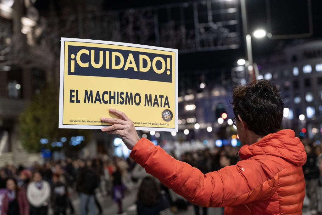El 016 recibe el mayor número de llamadas del año en junio: 9.670 llamadas y nueve asesinatos machistas El 016 recibe el mayor número de llamadas del año en junio: 9.670 llamadas y nueve asesinatos machistas