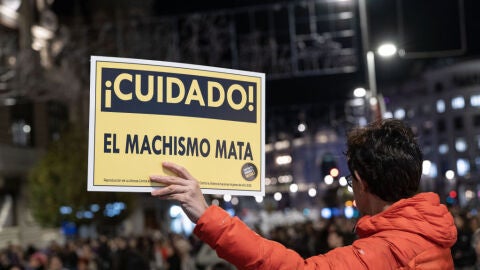 El 016 recibe el mayor n&uacute;mero de llamadas del a&ntilde;o en junio: 9.670 llamadas y nueve asesinatos machistas