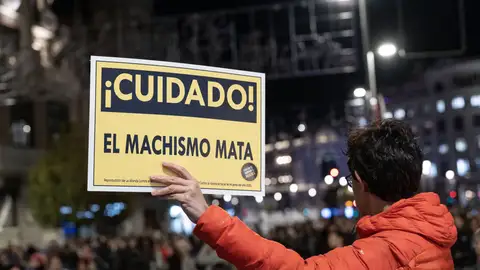 El 016 recibe el mayor número de llamadas del año en junio: 9.670 llamadas y nueve asesinatos machistas El 016 recibe el mayor número de llamadas del año en junio: 9.670 llamadas y nueve asesinatos machistas