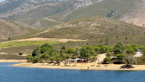 Diputación de Cáceres busca potenciar la playa "Cancho del Fresno" en Cañamero como revulsivo de desarrollo Diputación de Cáceres busca potenciar la playa "Cancho del Fresno" en Cañamero como revulsivo de desarrollo