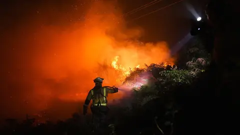 Una ola de incendios afecta a Galicia: As Neves, Salceda o Ponteceso. (Incendio Ponteceso) Una ola de incendios afecta a Galicia: As Neves, Salceda o Ponteceso. (Incendio Ponteceso)