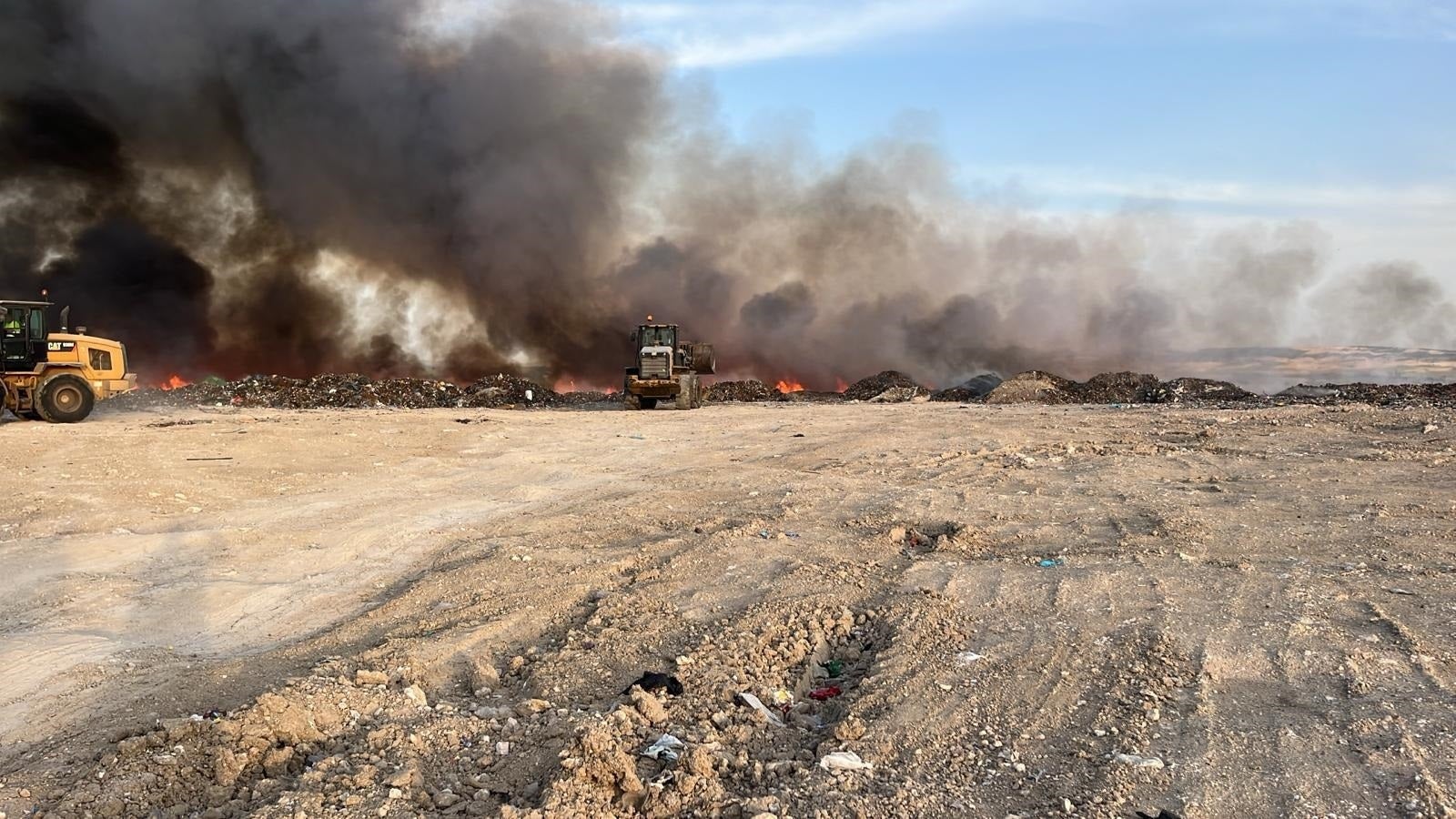 El incendio de un vertedero de Cuenca arrasa 3.000 metros cuadrados de basura El incendio de un vertedero de Cuenca arrasa 3.000 metros cuadrados de basura