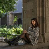 La Selena Soro, escriptora, periodista i influencer, manté una relació poliamorosa i ens explicat la seva manera d’estimar, que s’allunya de les relacions tradicionals monògames