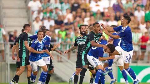 El Betis trae ante el Como en un duelo que acaba en tangana El Betis trae ante el Como en un duelo que acaba en tangana