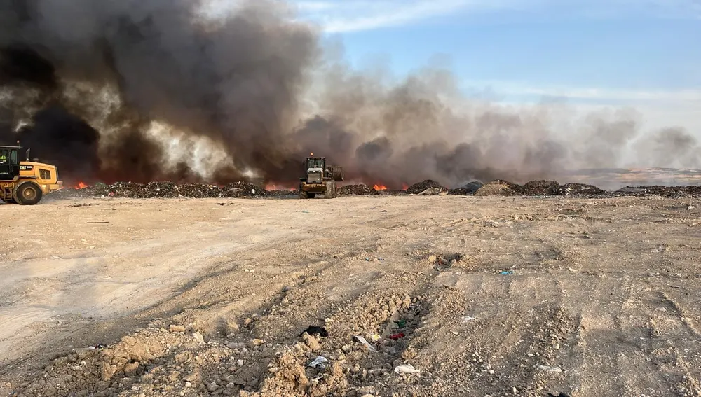 Maquinaria pesada en la planta de tratamiento Maquinaria pesada en la planta de tratamiento
