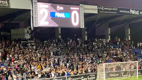 Aficionados locales celebran la victoria Aficionados locales celebran la victoria