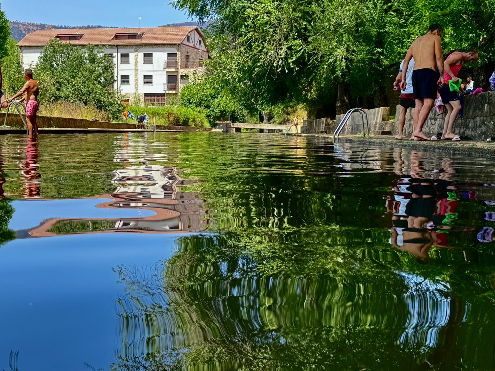 Las Hurdes invita a conocidas personalidades para mostrar que siguen siendo verdes tras el incendio Las Hurdes invita a conocidas personalidades para mostrar que siguen siendo verdes tras el incendio