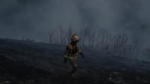 Detenida una mujer sospecha de haber provocado varios incendios en Muxía (Coruña) Detenida una mujer sospecha de haber provocado varios incendios en Muxía (Coruña)