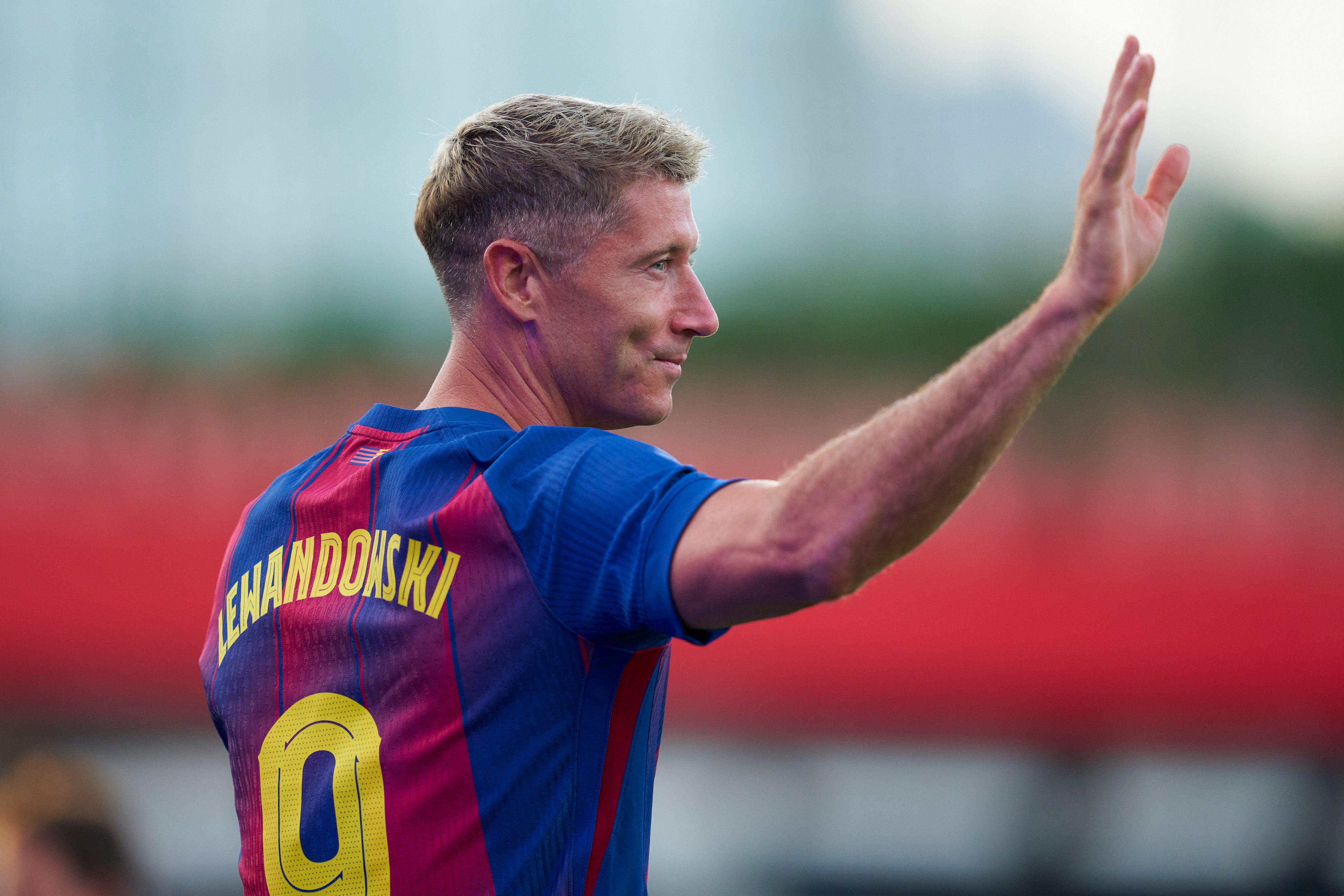 Robert Lewandowski anuncia que se va del Barça: "La misión está cumplida" Robert Lewandowski anuncia que se va del Barça: "La misión está cumplida"
