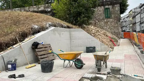 El Concello de Santiago realiza más de 50 actuaciones de mantenimiento y mejora de espacios públicos durante los meses de verano El Concello de Santiago realiza más de 50 actuaciones de mantenimiento y mejora de espacios públicos durante los meses de verano