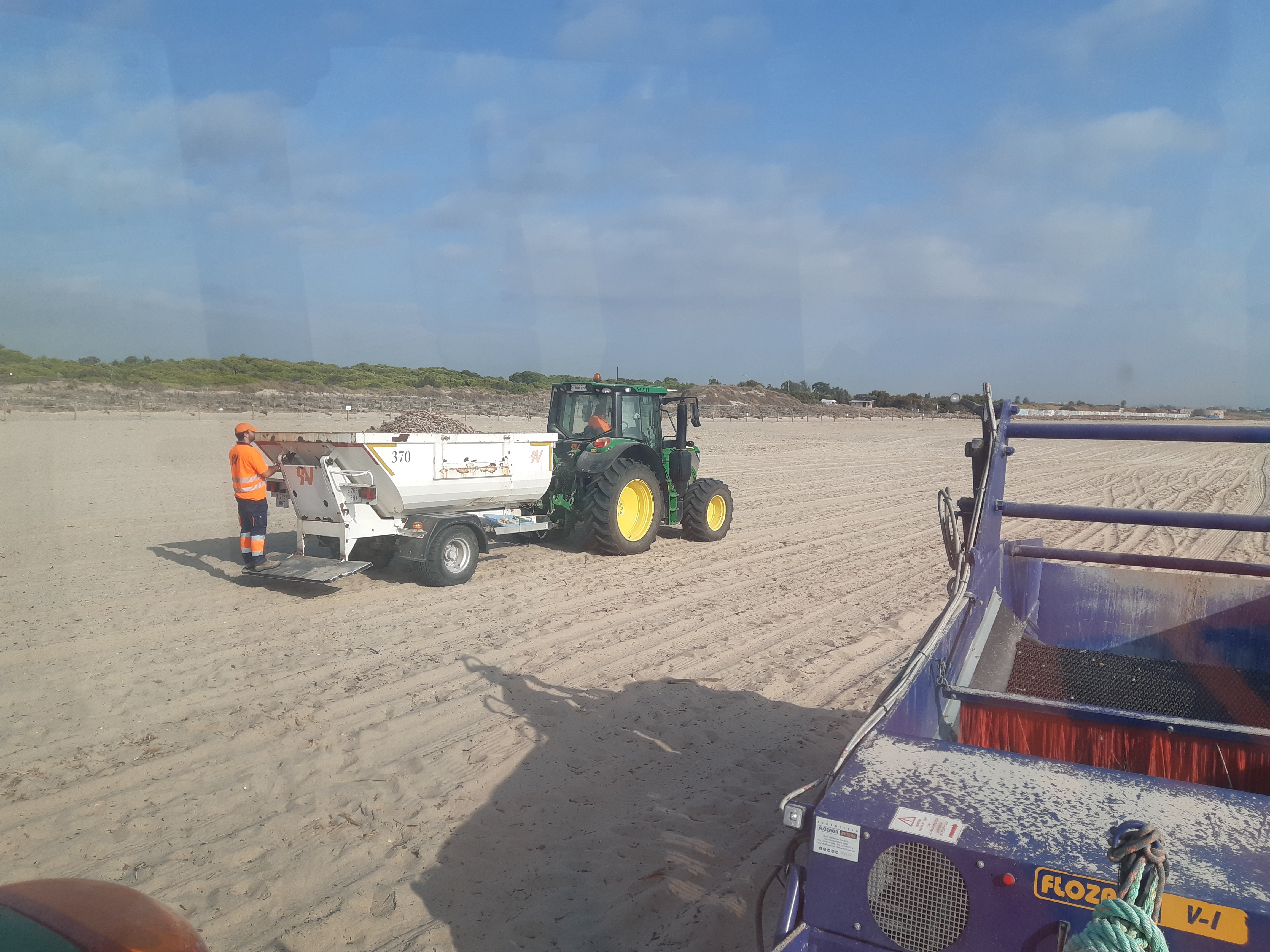València recoge 66.000 kg de maderas y cañas en la primera semana de limpieza de las playas del Sur València recoge 66.000 kg de maderas y cañas en la primera semana de limpieza de las playas del Sur