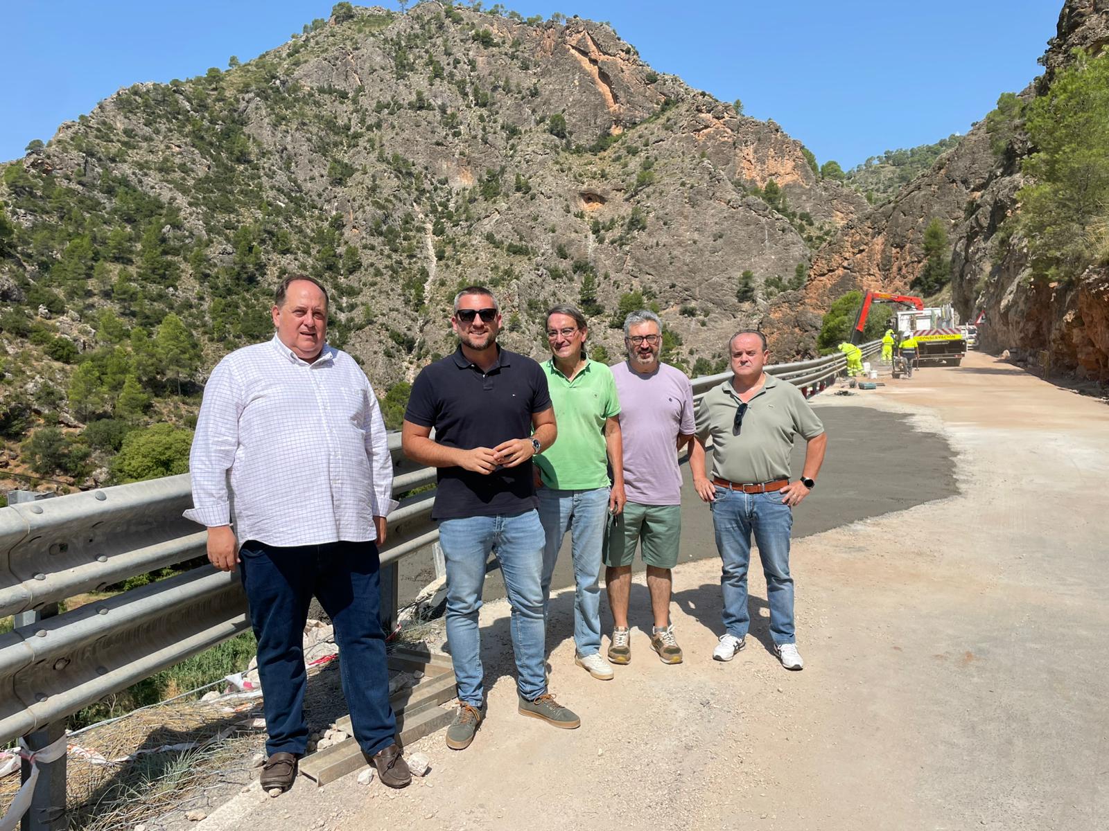 El Gobierno de CLM anuncia la reapertura al tráfico provisional de la CM-3203 entre Ayna y Elche de la Sierra El Gobierno de CLM anuncia la reapertura al tráfico provisional de la CM-3203 entre Ayna y Elche de la Sierra