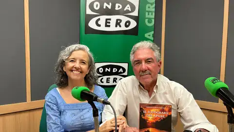 Manuel Avilés con la novela Manuel Avilés con la novela