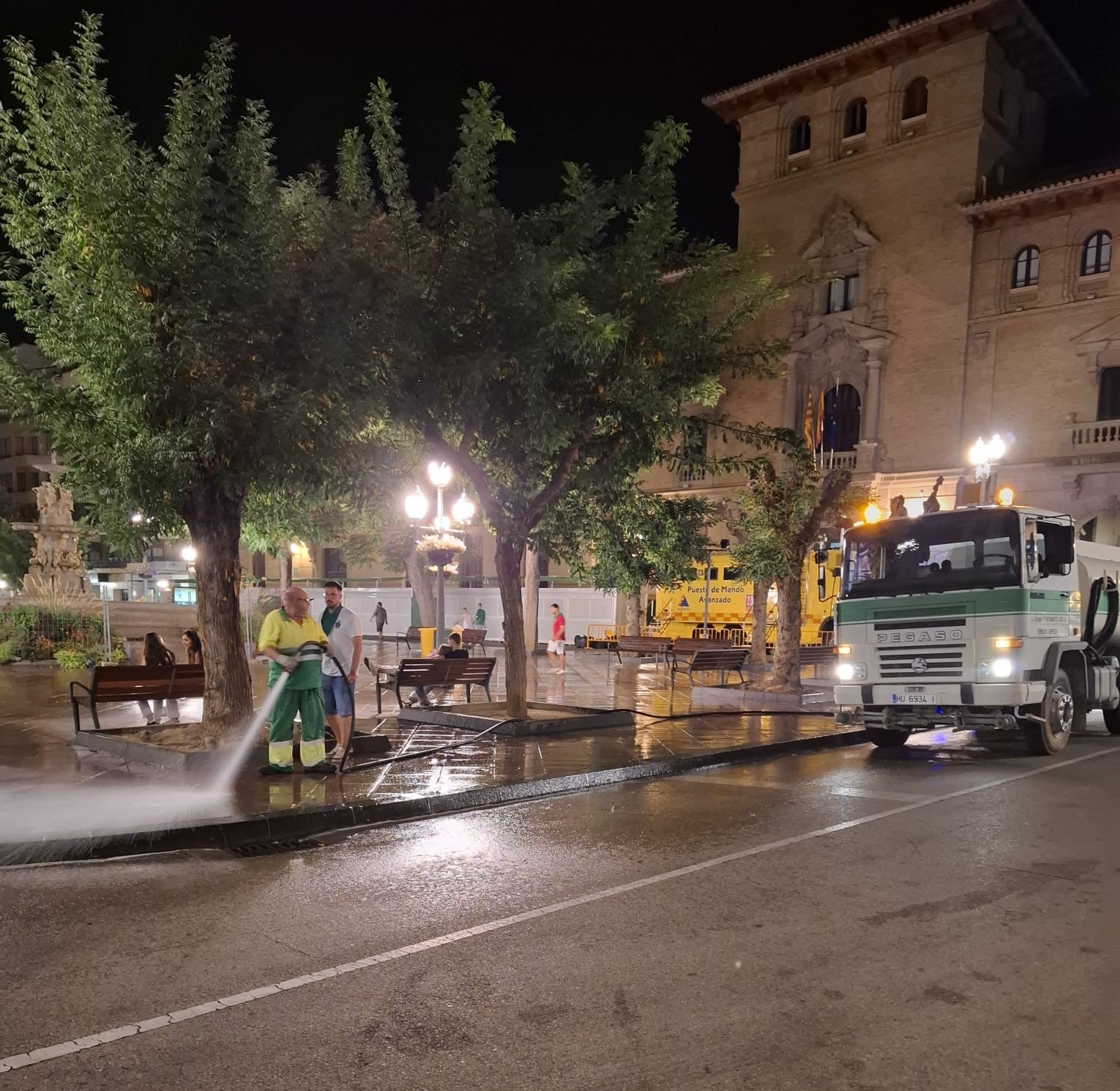 Recogidas más de 191 toneladas de residuos en los tres primeros días de las fiestas de San Lorenzo Recogidas más de 191 toneladas de residuos en los tres primeros días de las fiestas de San Lorenzo