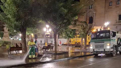 Recogidas más de 191 toneladas de residuos en los tres primeros días de las fiestas de San Lorenzo Recogidas más de 191 toneladas de residuos en los tres primeros días de las fiestas de San Lorenzo