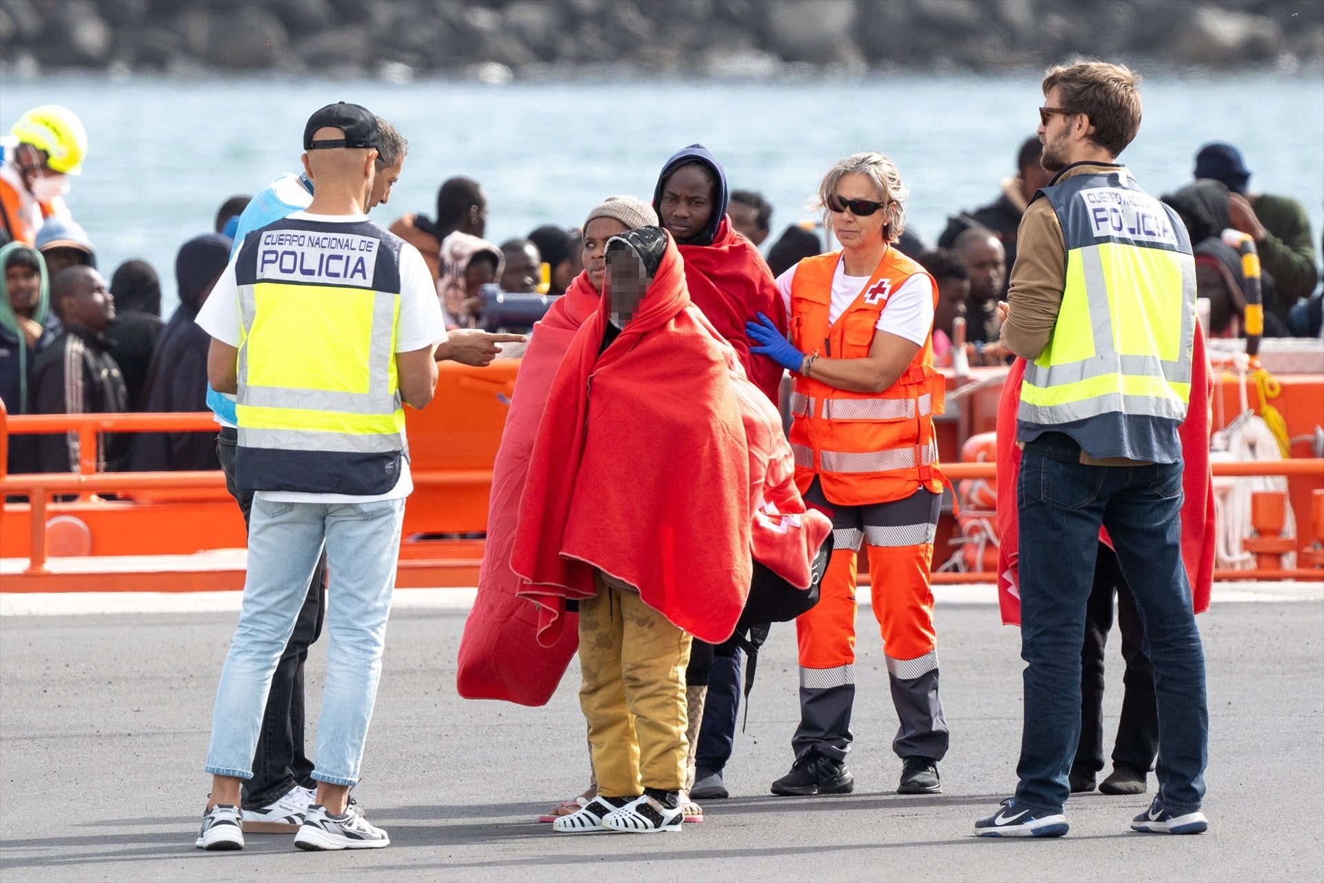 Llegan a Gijón los primeros diez menores migrantes no acompañados desde Canarias Llegan a Gijón los primeros diez menores migrantes no acompañados desde Canarias