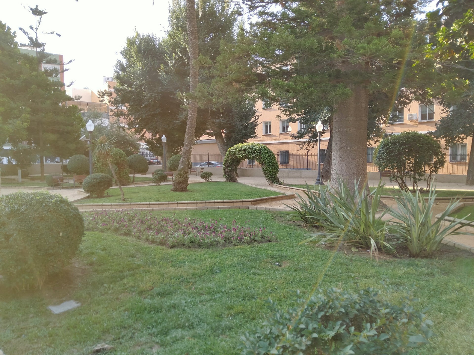 El Panteón de Quijano de Alicante reabre tras el resembrado del césped, plantación y labores de mantenimiento El Panteón de Quijano de Alicante reabre tras el resembrado del césped, plantación y labores de mantenimiento