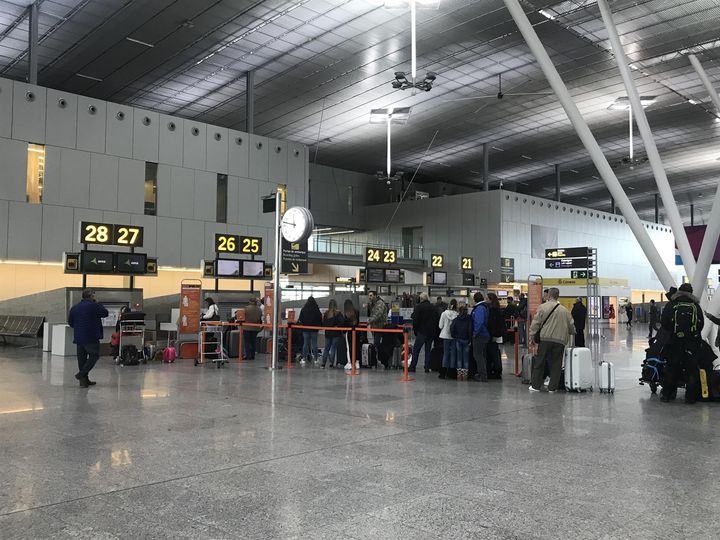 El aeropuerto de Lavacolla continua con la crisis de pasajeros tras descender en julio un 12,4% el número de viajeros con respecto el mismo período en 2024 El aeropuerto de Lavacolla continua con la crisis de pasajeros tras descender en julio un 12,4% el número de viajeros con respecto el mismo período en 2024