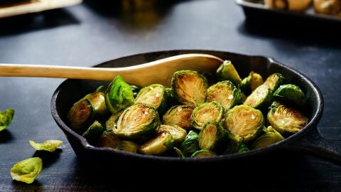 Una sart&eacute;n con verduras