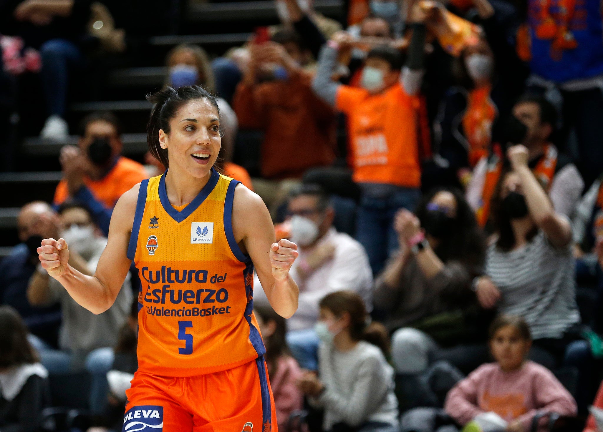 Cristina Ouviña habla sobre su vuelta a la actividad tras ser madre Cristina Ouviña habla sobre su vuelta a la actividad tras ser madre